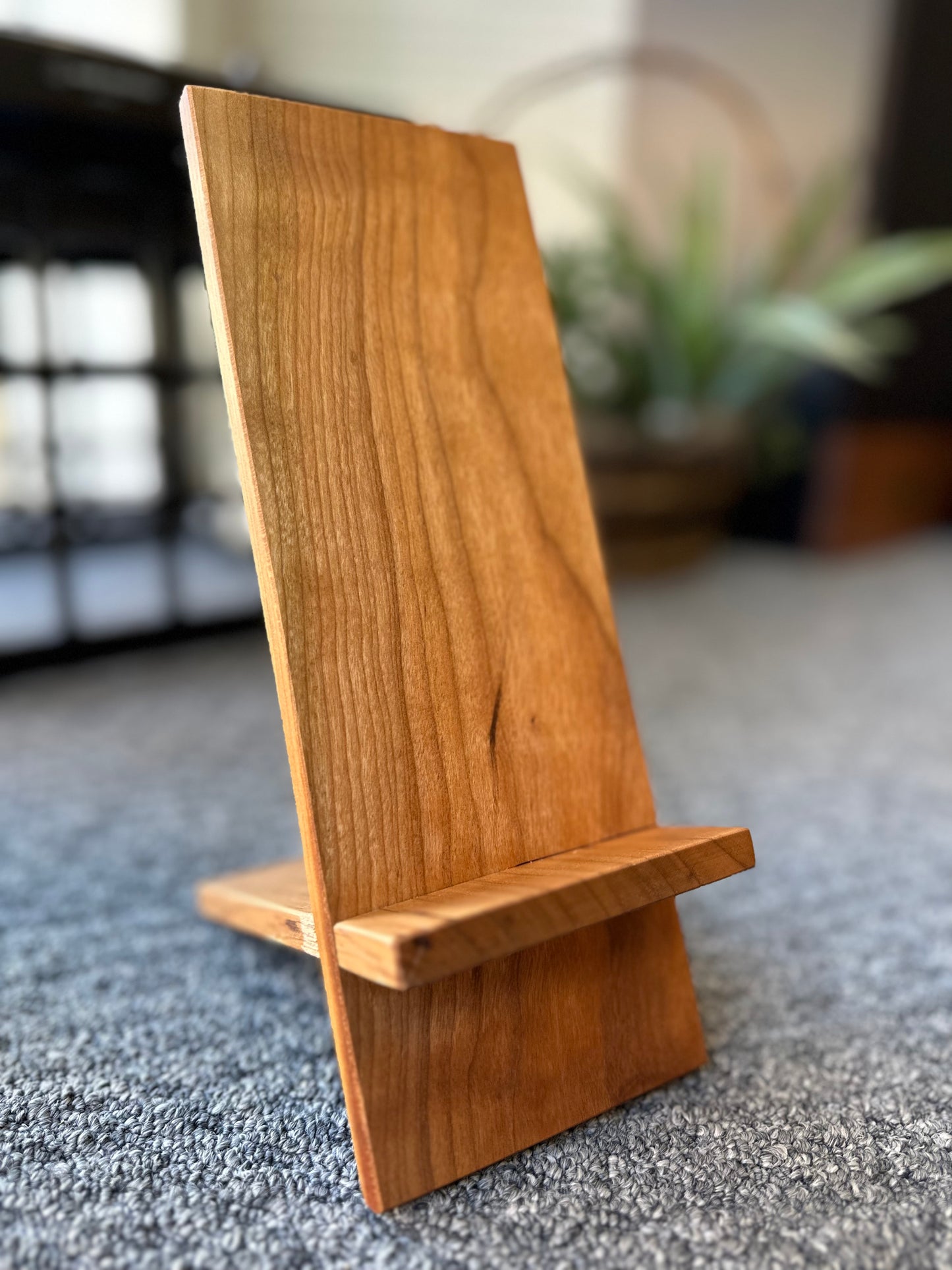 Hardwood Now Playing Stand (Cherry)