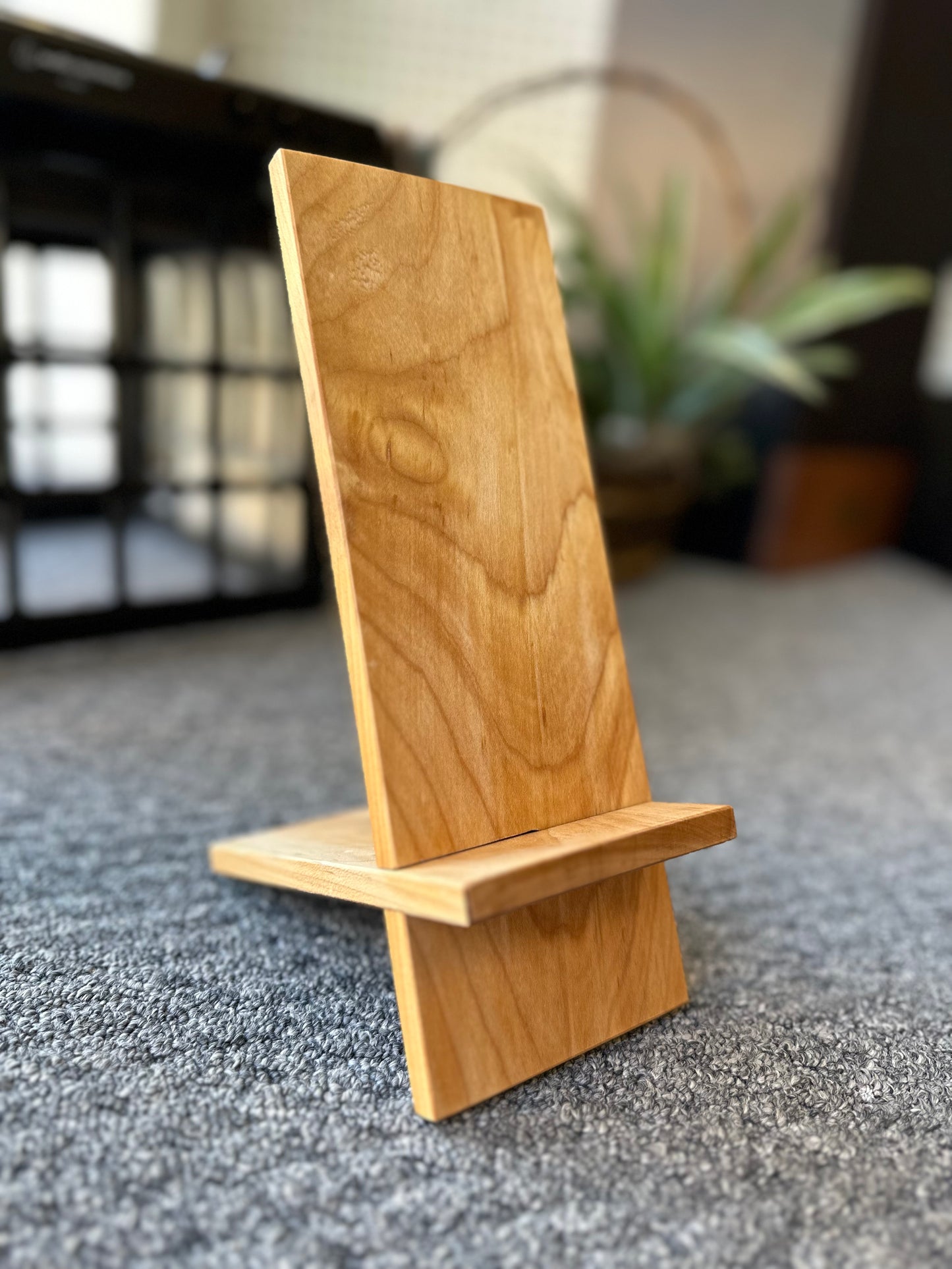 Hardwood Now Playing Stand (Maple)